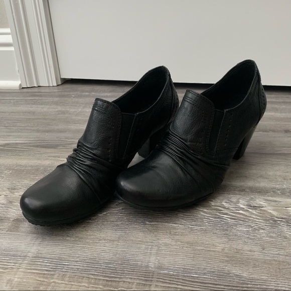BareTraps Shoes - Bare Trap Black Ankle Booties